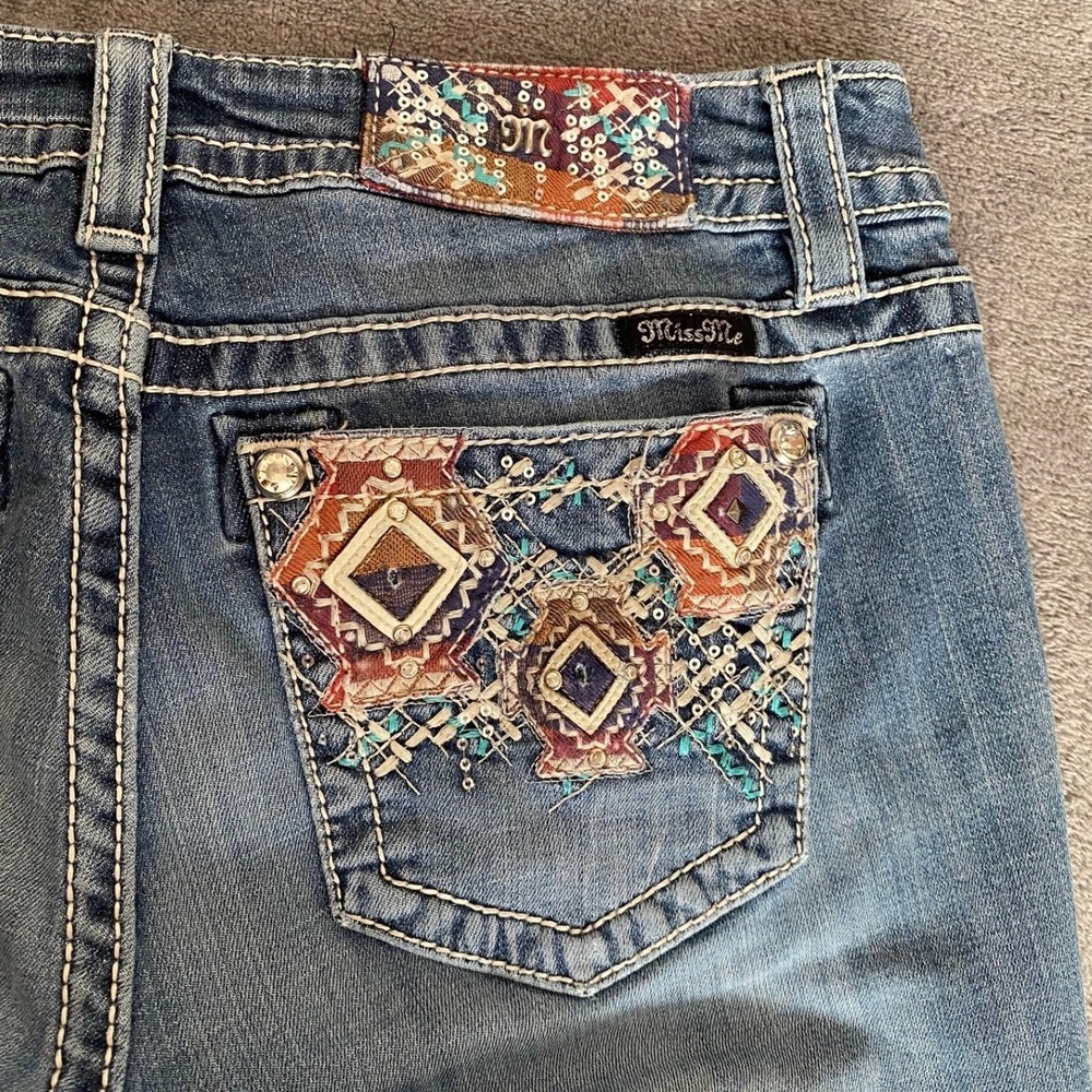 Miss Me Signature Straight Jeans 30x33 Blue Embroidered Sequin Low Rise Denim - Picture 3 of 16